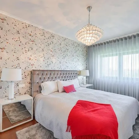 Glicinias Guest House, Free Garage - Apartment