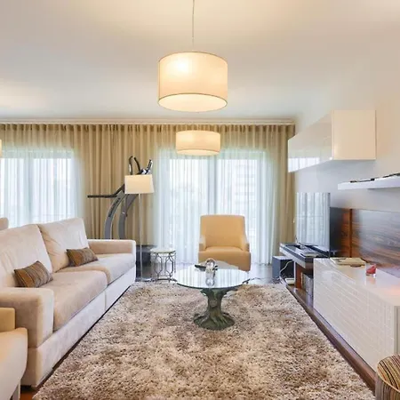 Glicinias Guest House, Free Garage - Apartment